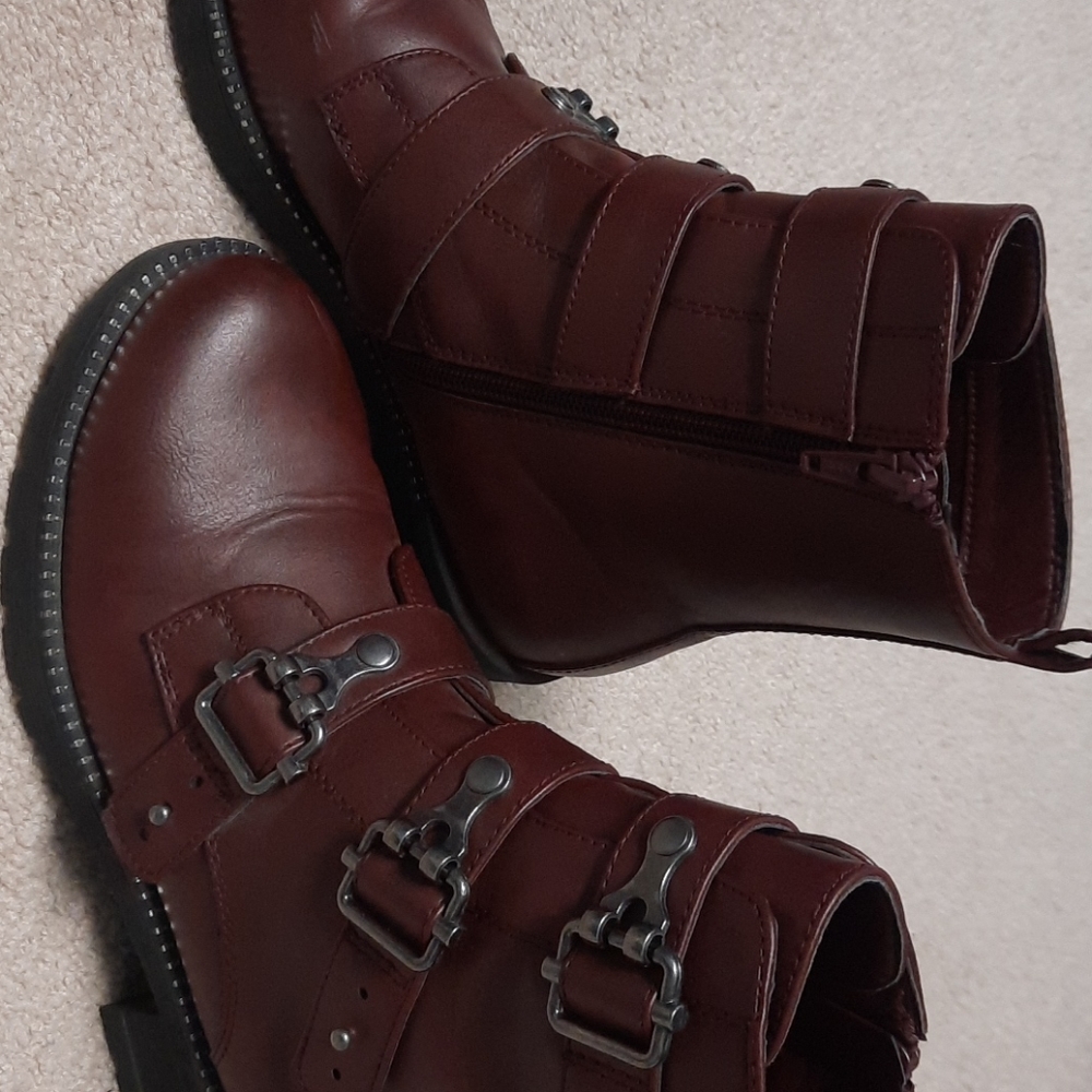 Boots - Picture 2 of 4